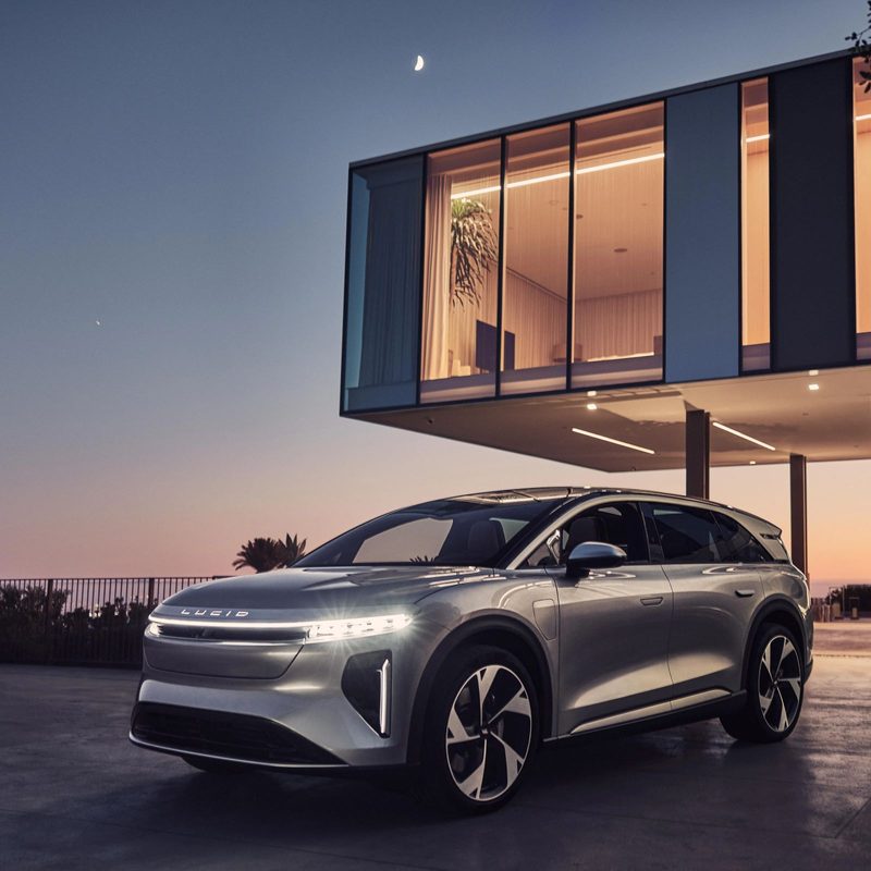 Lucid Gravity EV parked outside a building