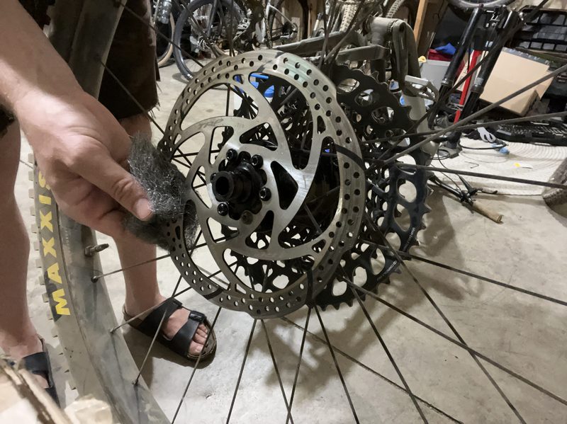 Using steel wool and rubbing alcohol to clean mountain bike rotors