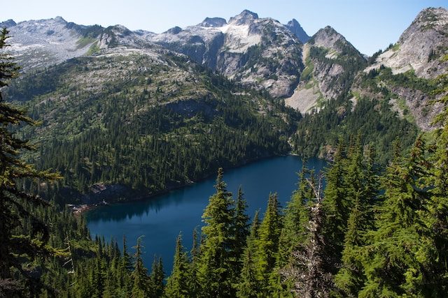 Trappers Peak and river view in the Cascades