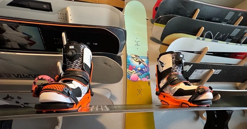 Burton Blossom snowboard, Zeb Powell ThirtyTwo boots, Union Force bindings