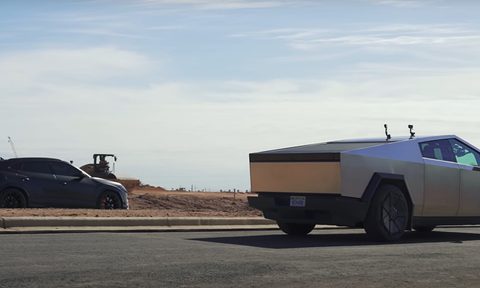 Tesla Cybertruck vs Lamborghini Urus