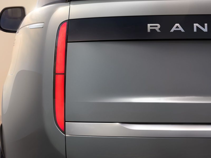 Range Rover Electric rear hatch cover.