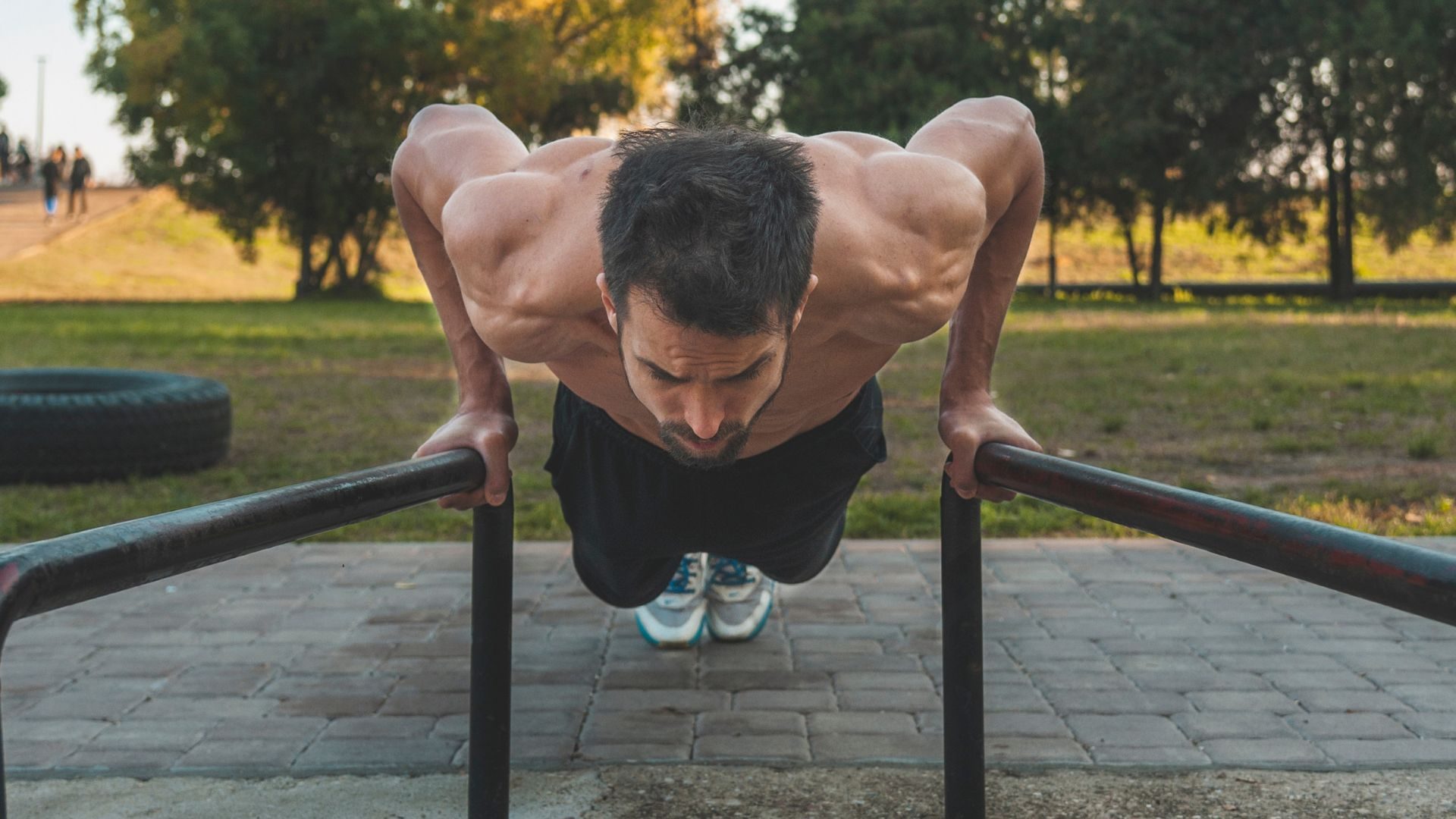 man doing calisthenics workout outside