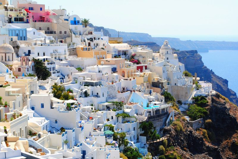 Homes on a steep cliff on the coast