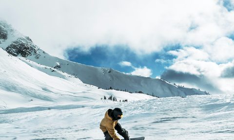 snowboard bindings gift guide snowboarder turning