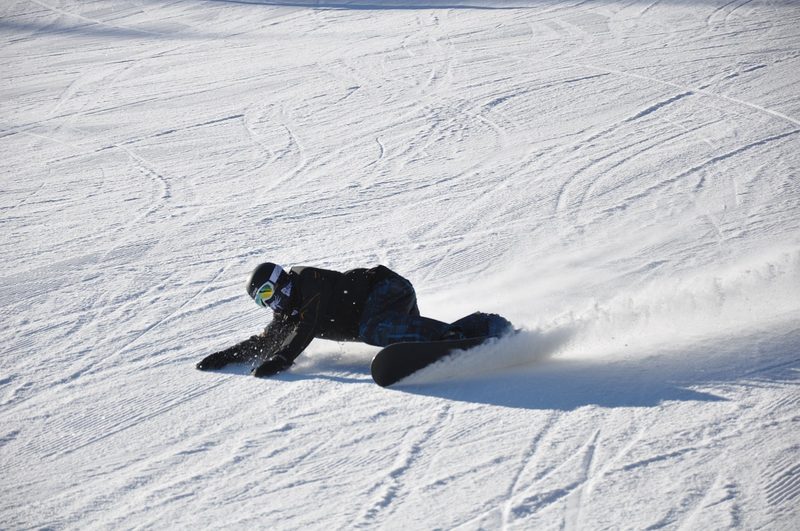 snowboarder turning on mountain