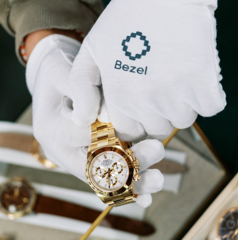 Bezel watch showing