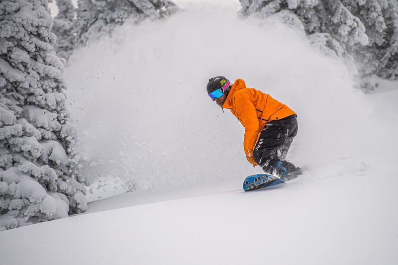 Powder snowboarding at Big White