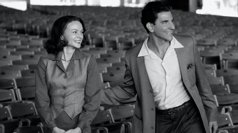 Carey Mulligan and Bradley Cooper in Maestro.