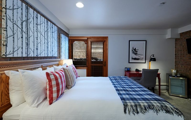 Mountain Chalet Aspen standard room