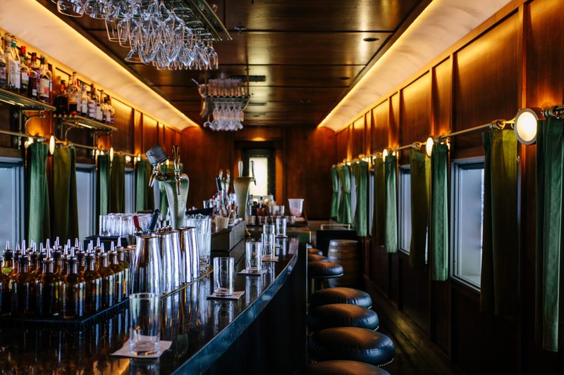 Platform 18 bar.