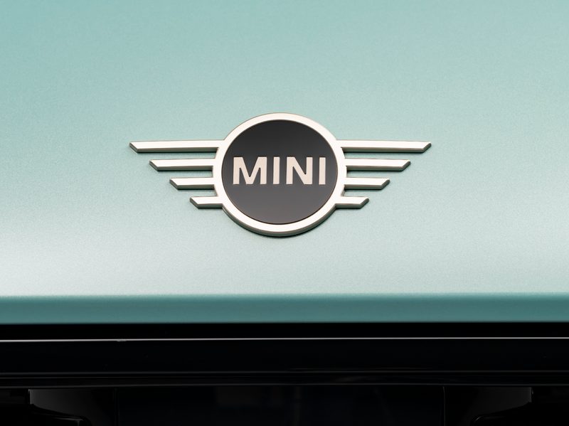 2025 Mini Cooper S bonnet logo.