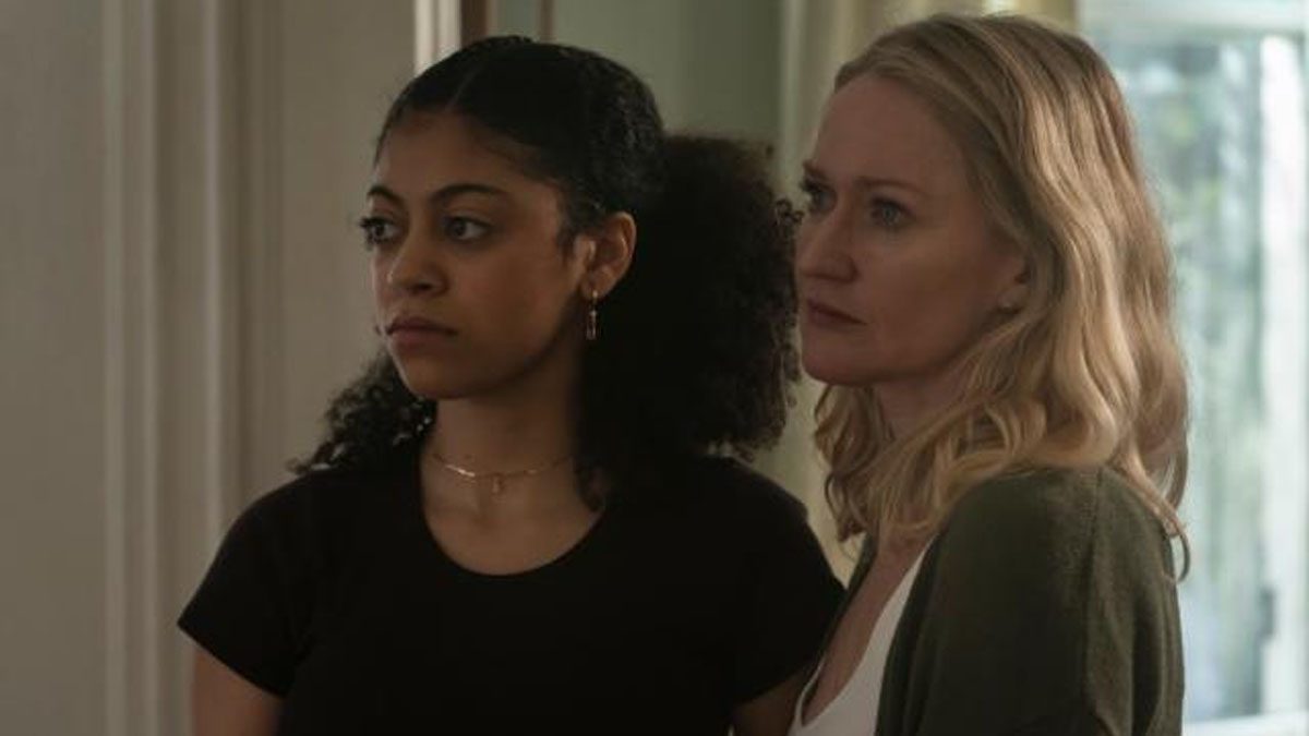Arica Himmel as Michaela and Paula Malcomson as Ros in Parish.