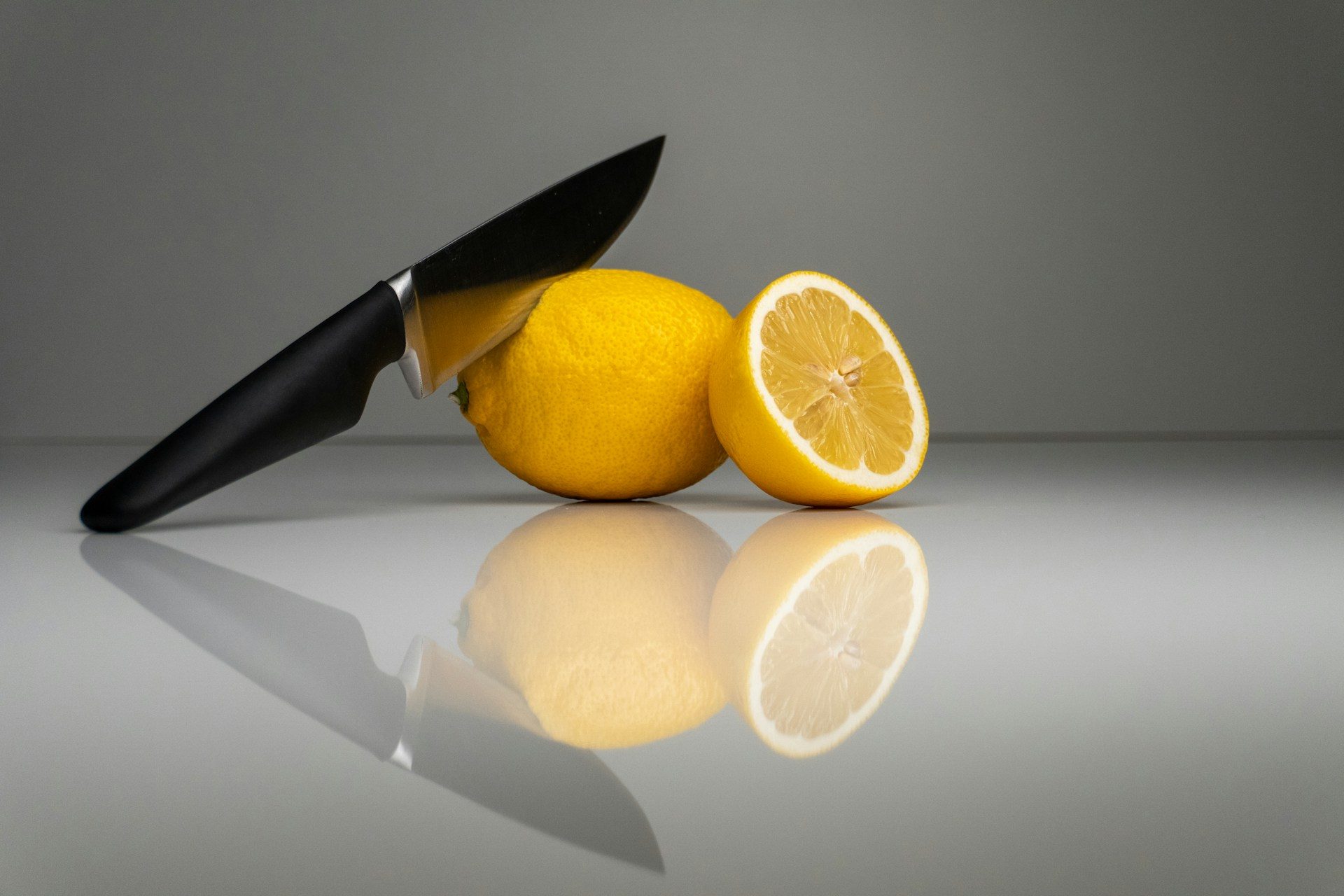 Sliced lemon