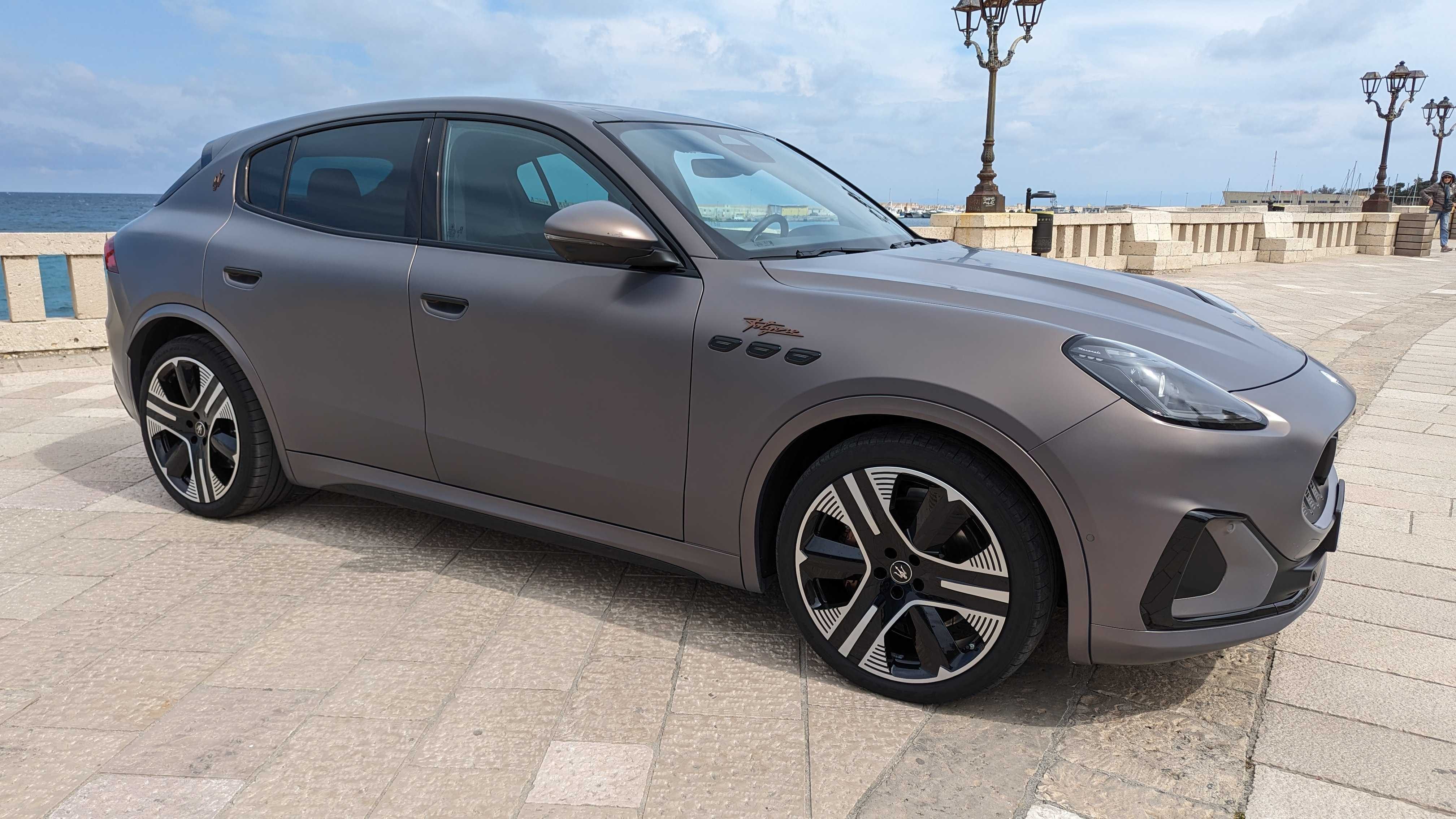 Maserati Grecale from the side