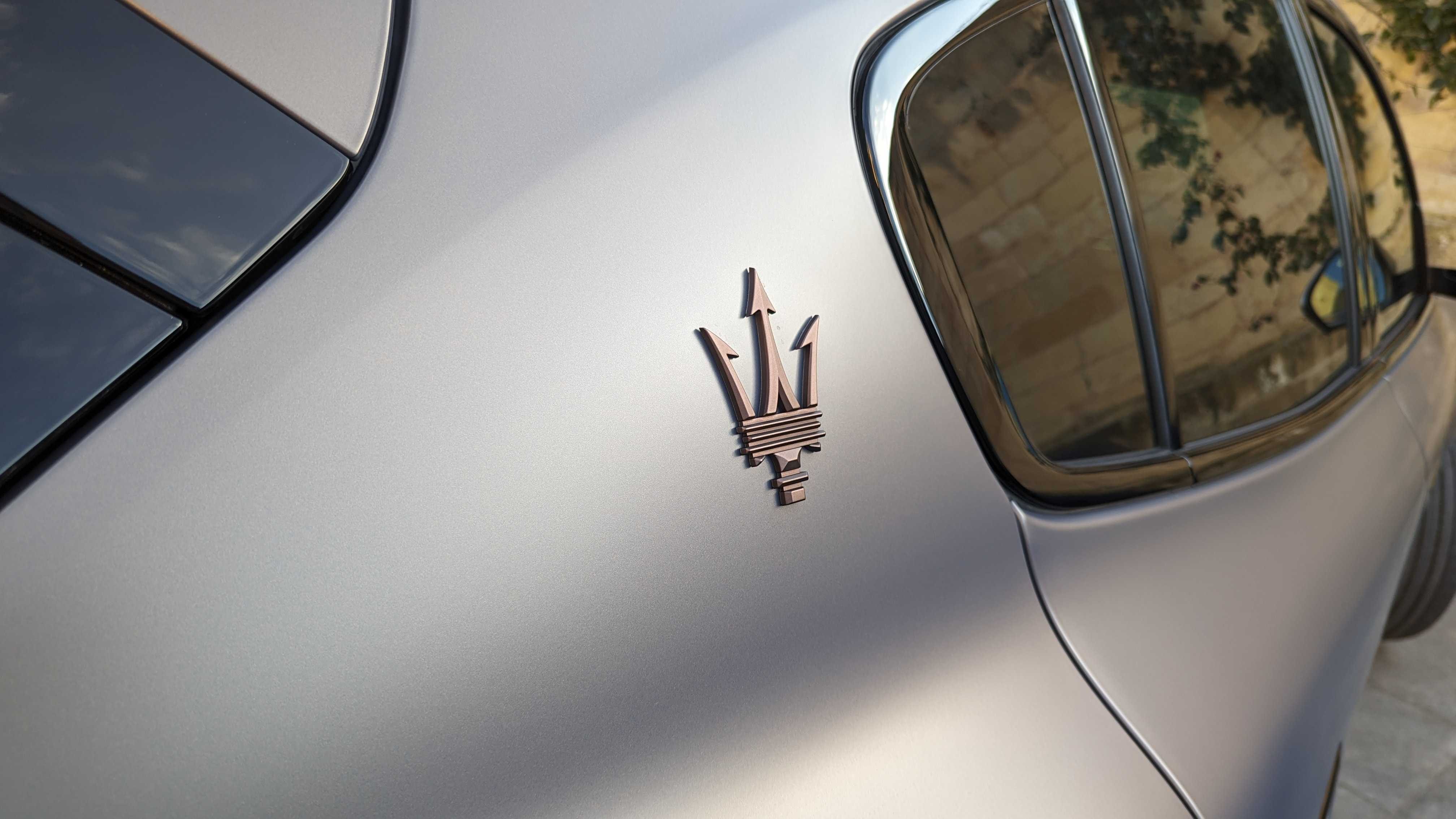Maserati trident logo