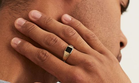 Mejuri Black Onyx Square Signet Ring on model
