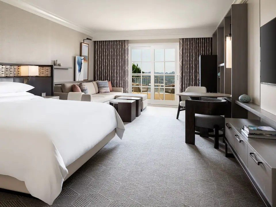 Park-Hyatt-Aviara standard room in california