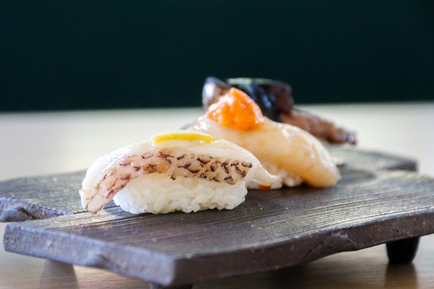 Katami nigiri plate.