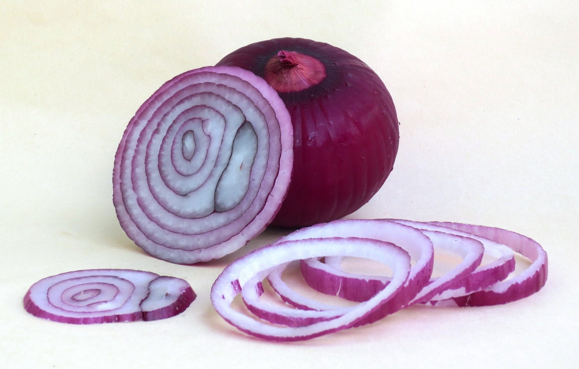Red onion, sliced