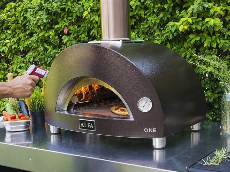 Cooking pizza on the Alfa One.