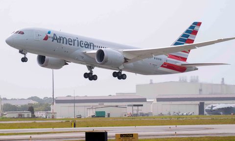 American Airlines 787 landing