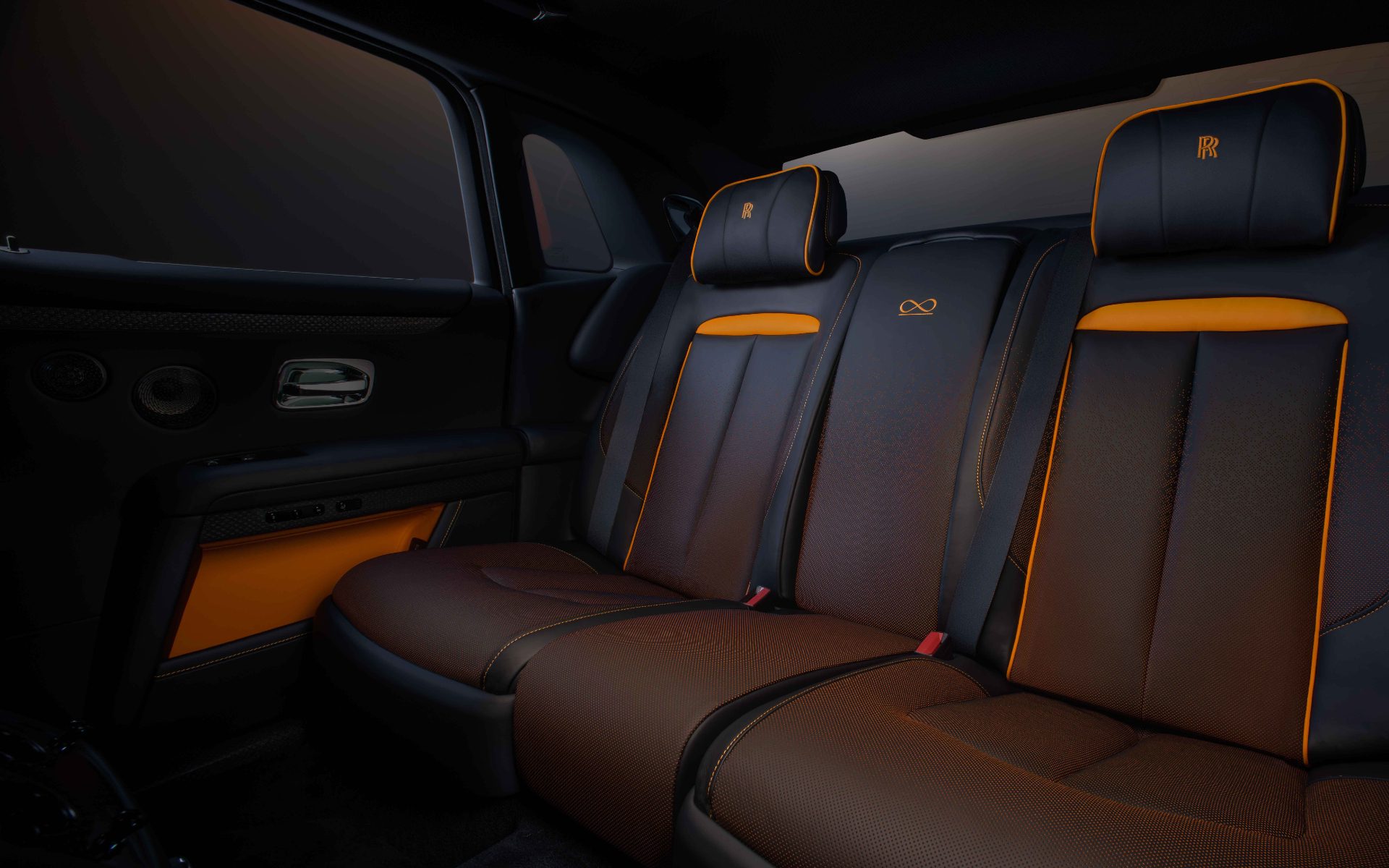 Black Badge Ghost &Eacute;kleipsis back seats