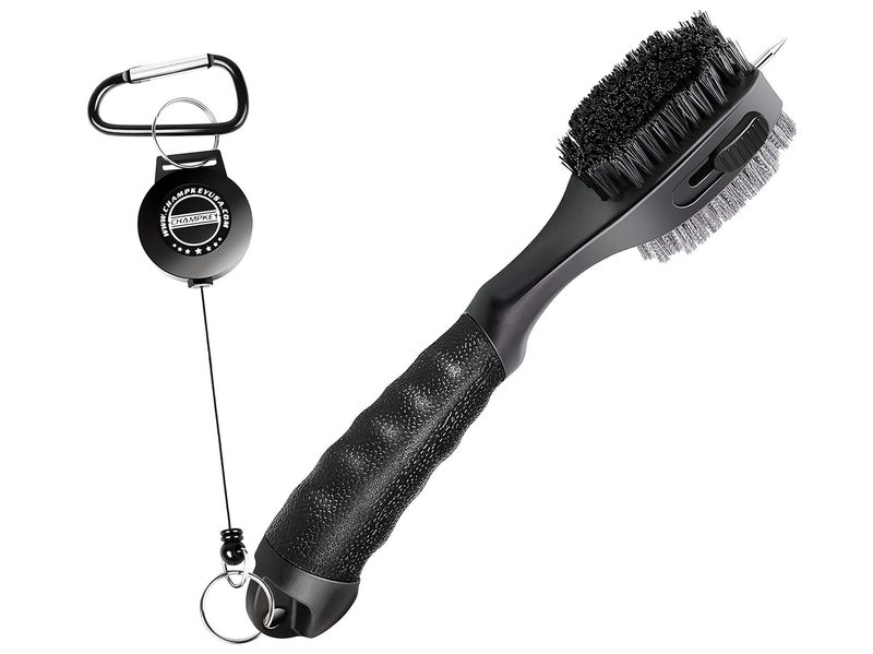 The Champkey Pro Retractable Golf Club Brush on its respective carabiner.