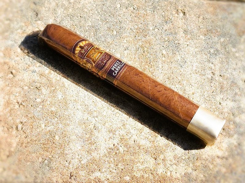 EP Carillo Encore cigar up close and personal by Briley Kenney from The Manual.