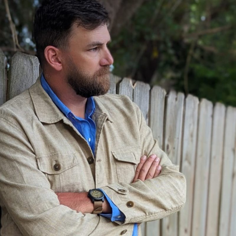 Man in linen jacket and shirt