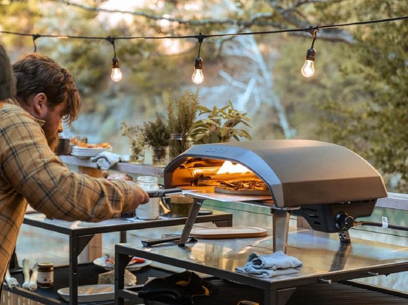 Cooking pizza on the Ooni Koda 16.