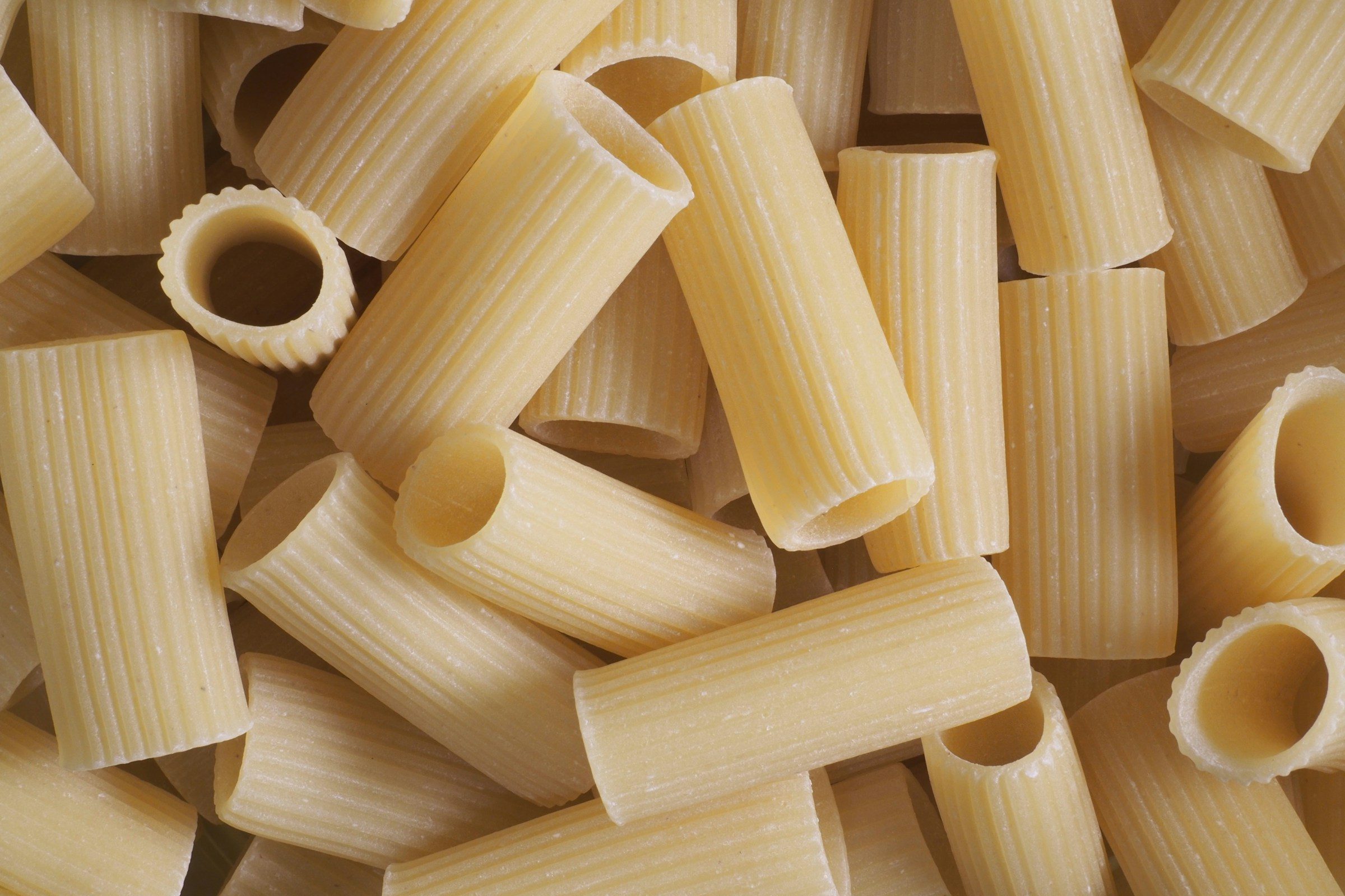 Raw rigatoni pasta