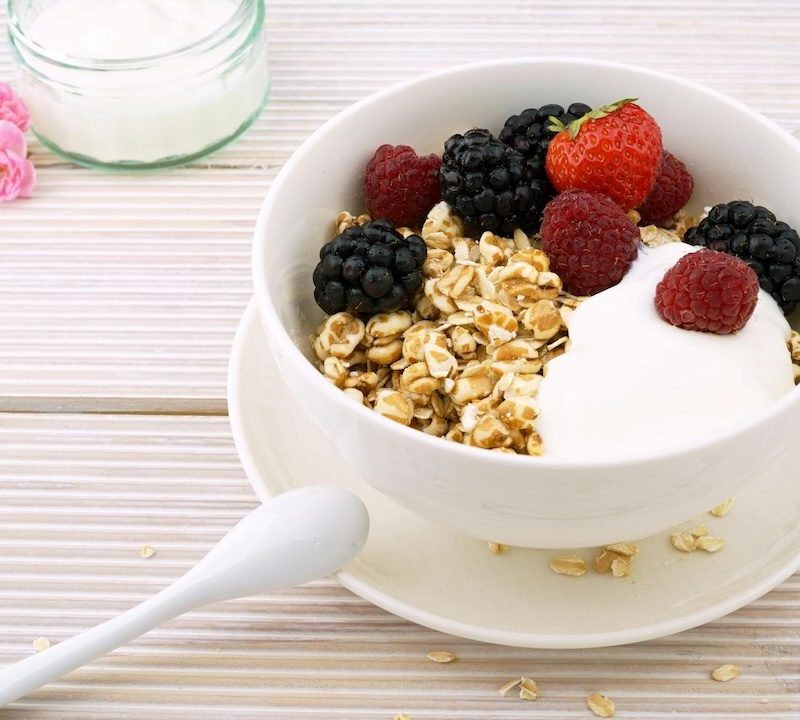 greek yogurt with berries and granola