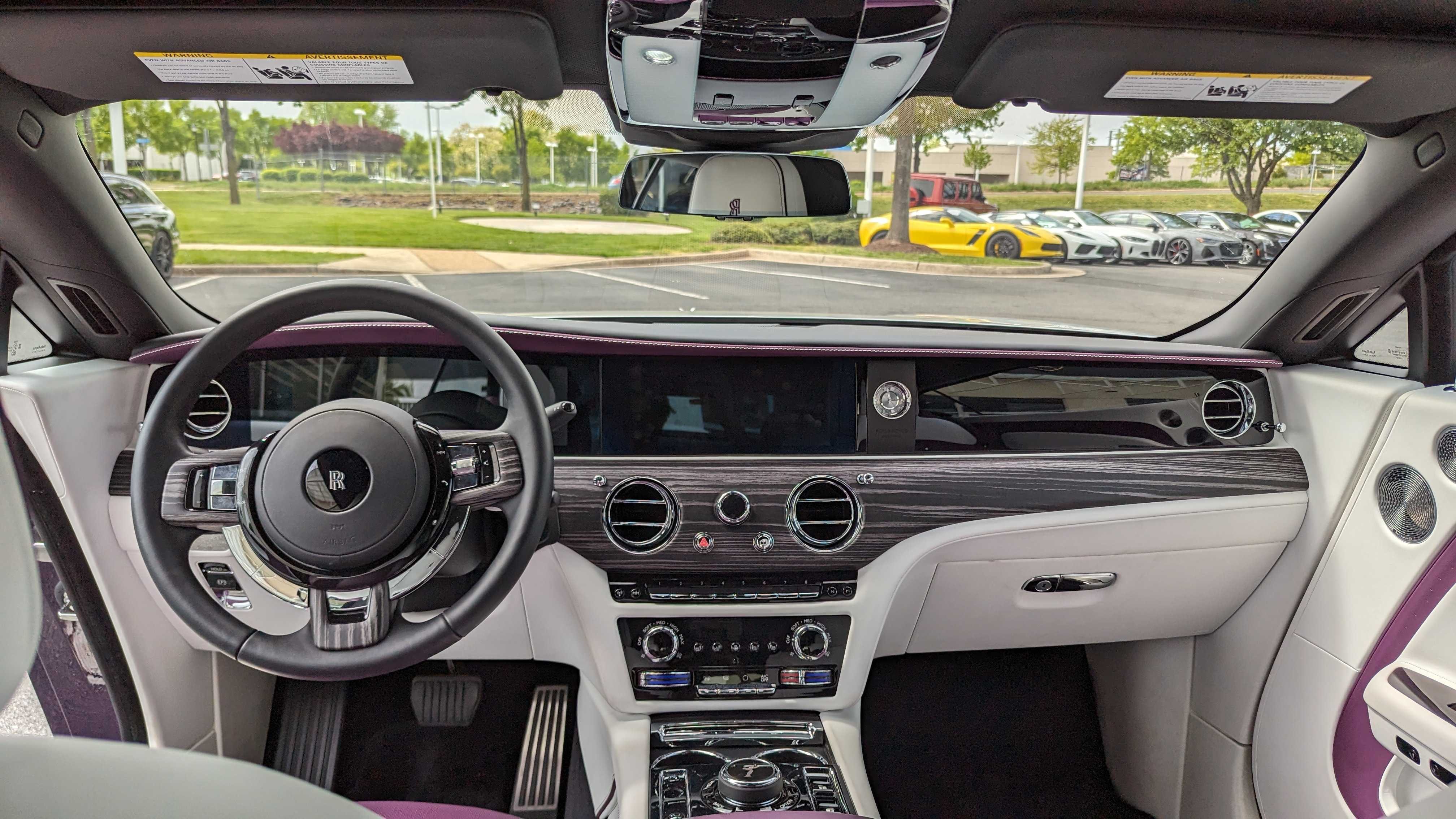 Rolls Royce Spectre dash and wheel