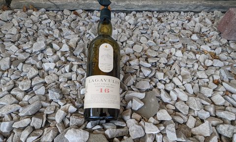 Lagavulin 16 on the rocks