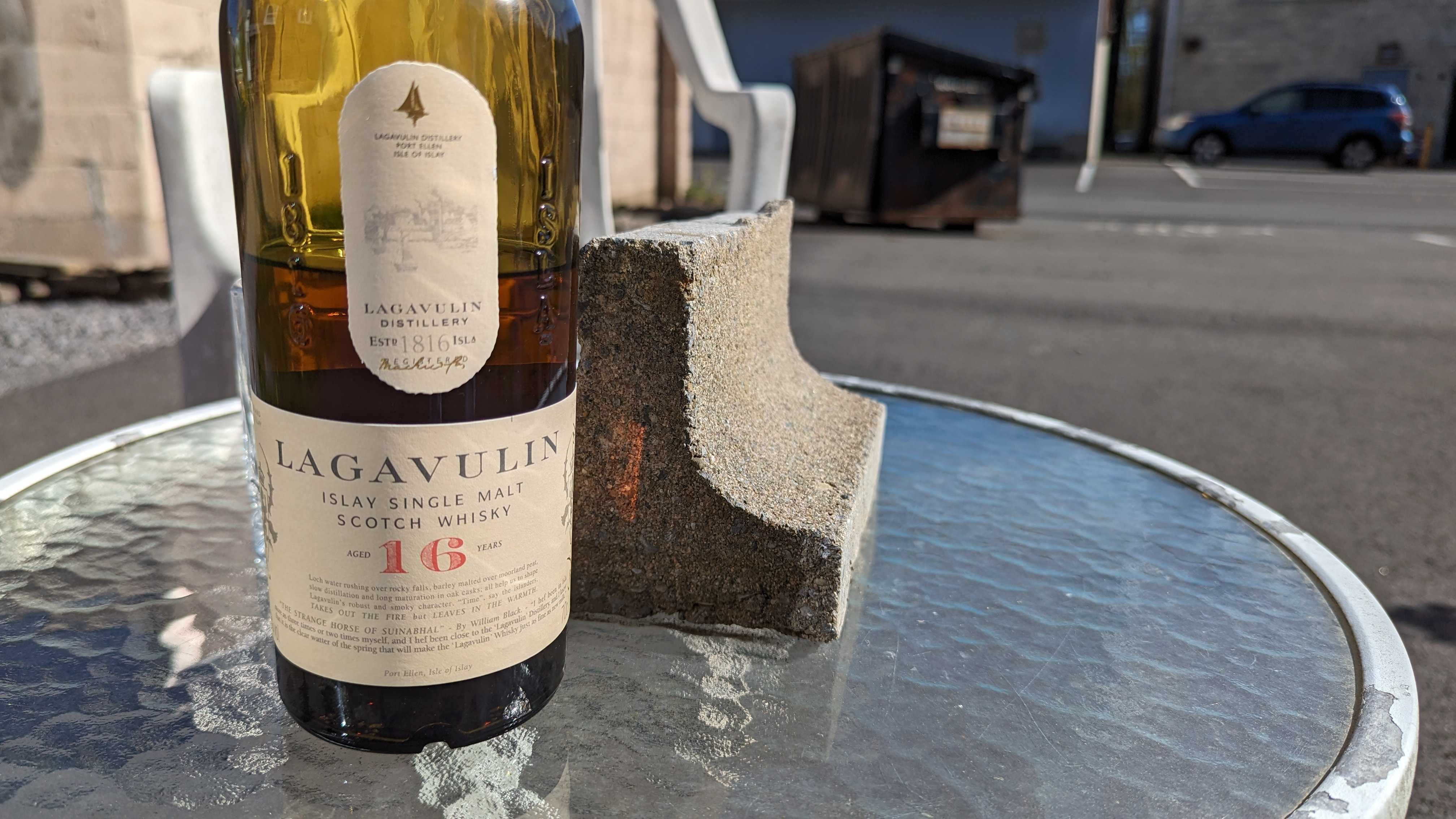 Lagavulin 16 label