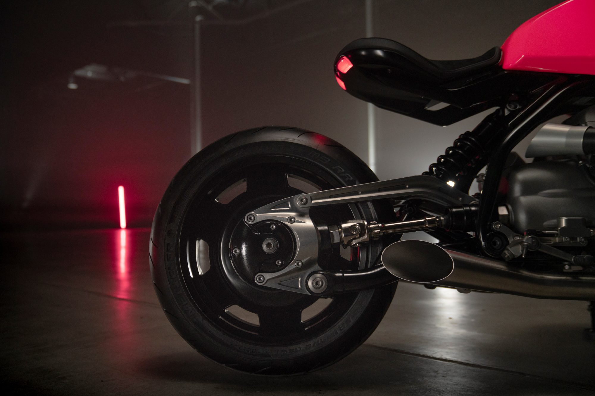 bmw r20 concept motorcycle art motorrad right side view of the rear half including seat  swingarm exhasut and wheel