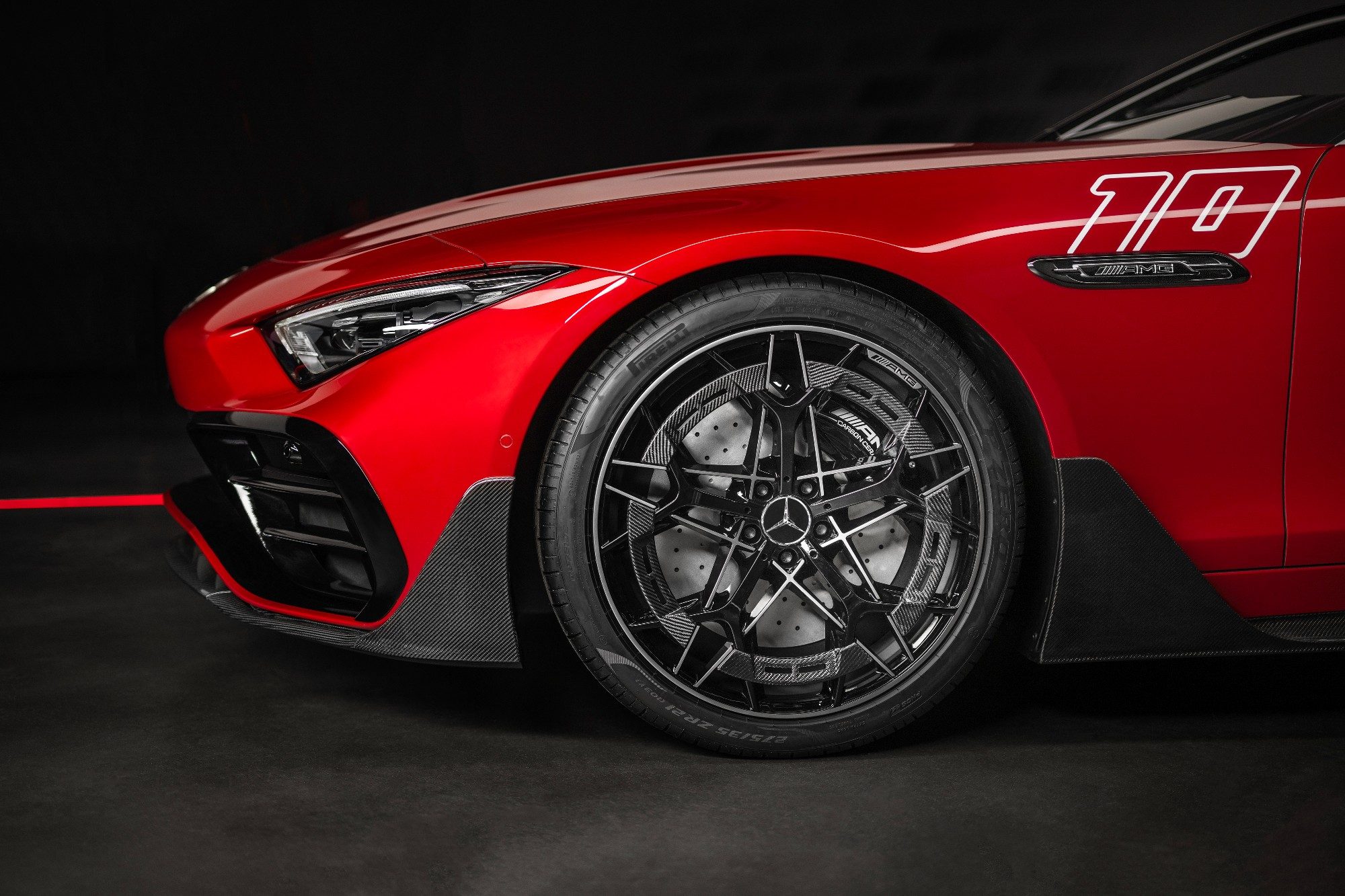 Front quarter left side image of Mercedes-AMG PureSpeed Concept.