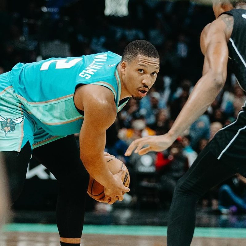 Grant Williams playing basketball