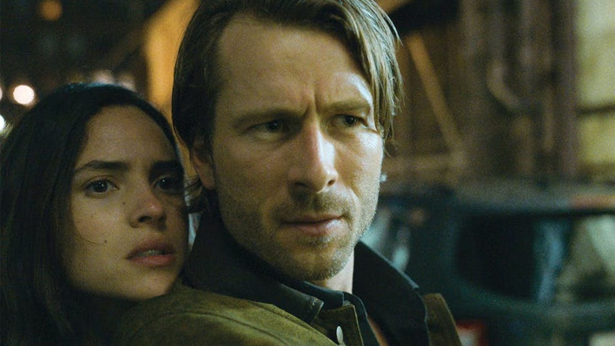 Adria Arjona and Glen Powell in Hit Man.