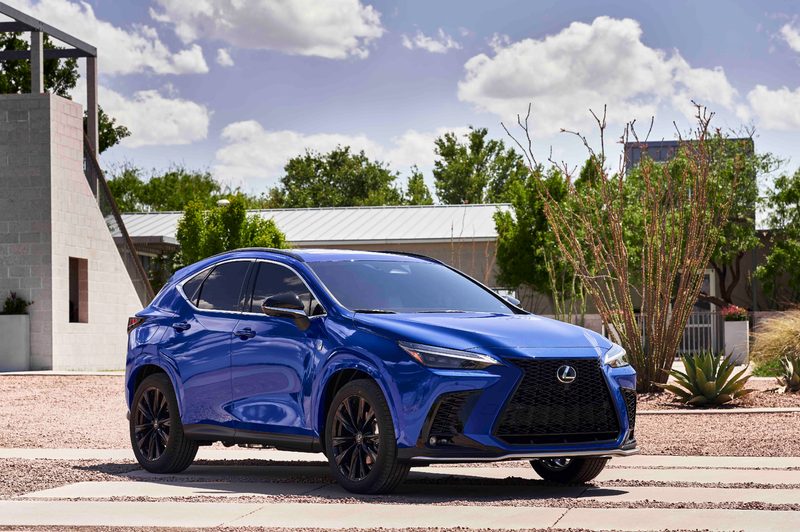 Lexus NX 450h.
