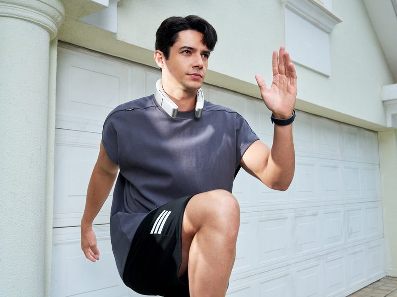 Man getting ready to go for a run with the COOLiFY Cyber from TORRAS