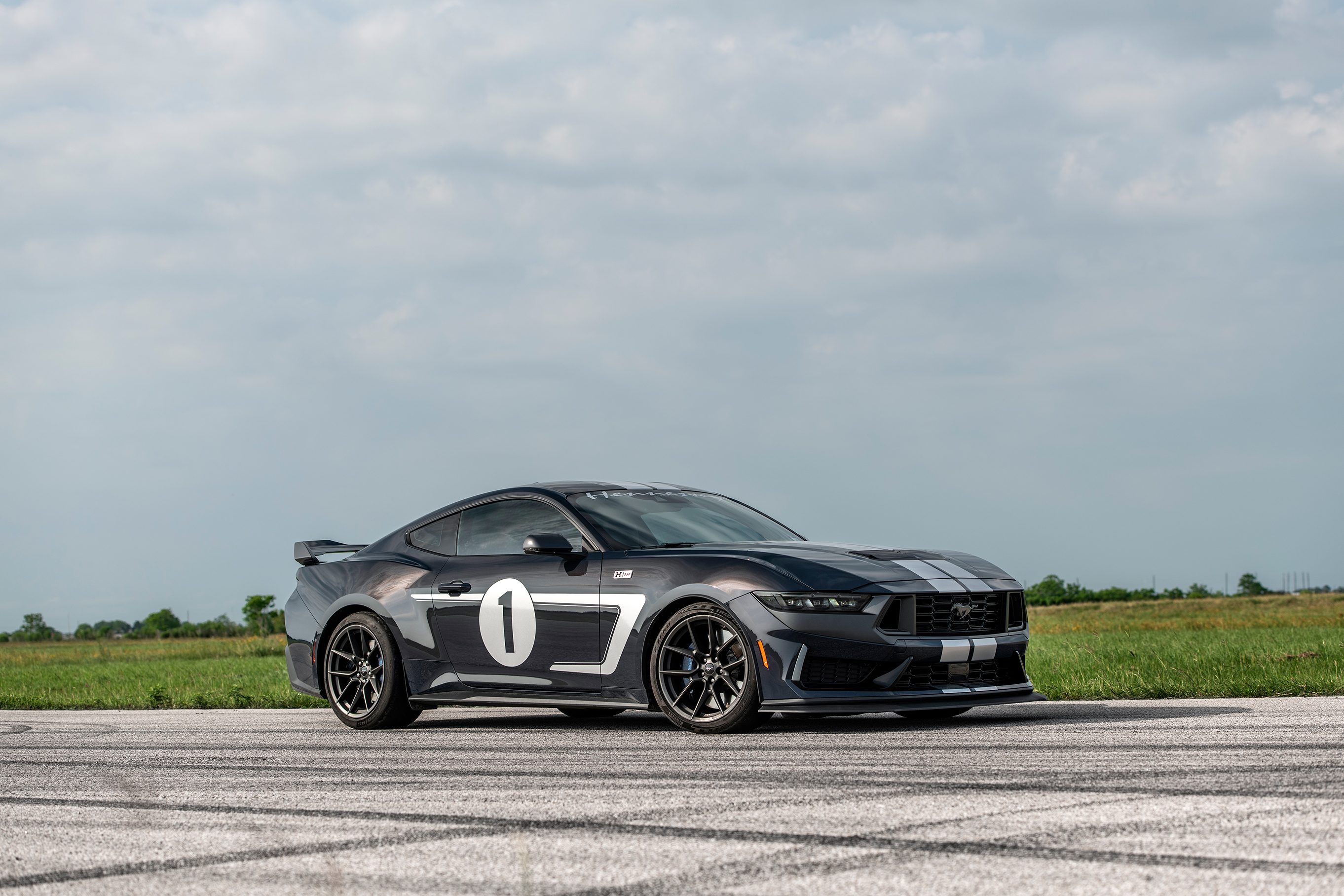 Hennessey H850 Dark Horse on track