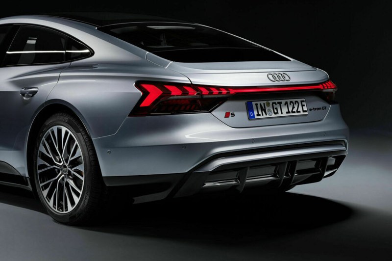 Audi S e-tron GT left rear corner.