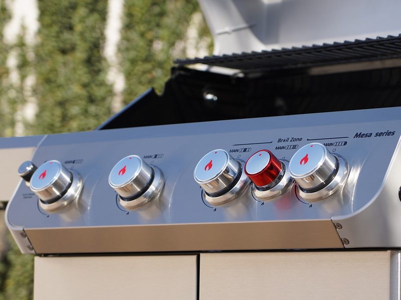 Monument Grills deals featuring Mesa M415BZ burners up close