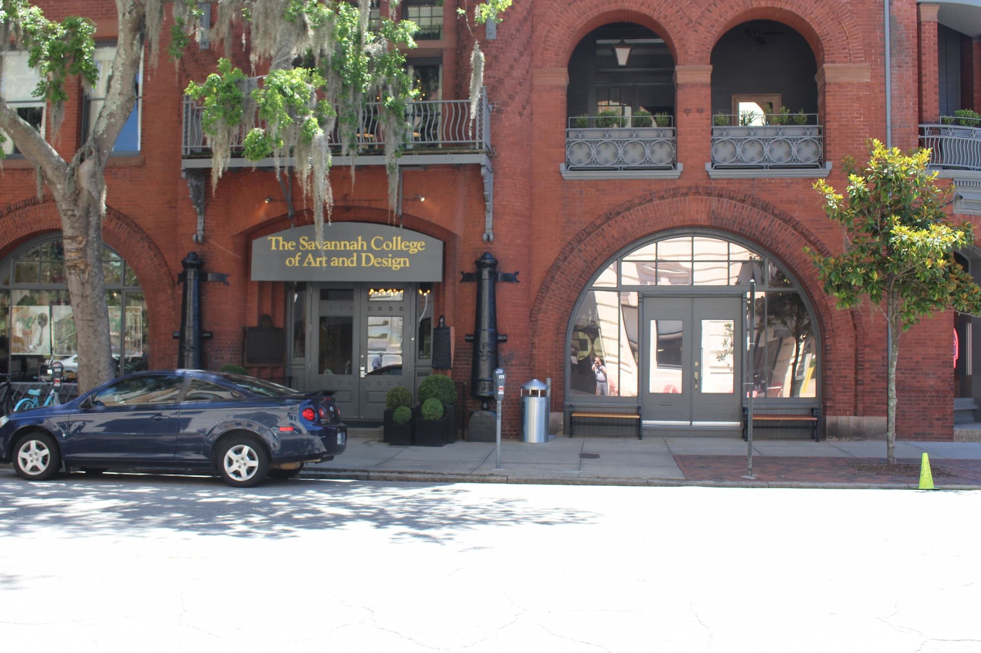outside view of the savannah college of art and design building