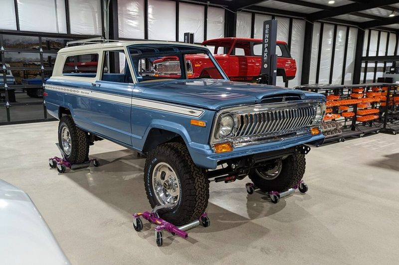 Vigilante 4x4 1976 Jeep Cherokee restomod.