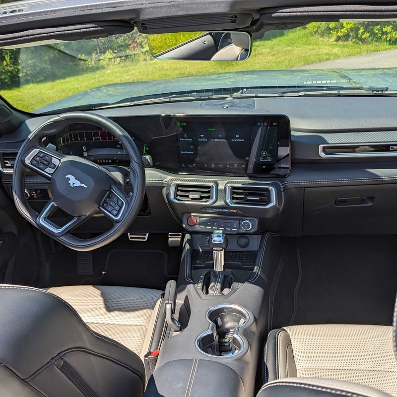 Mustang GT Convertible interior