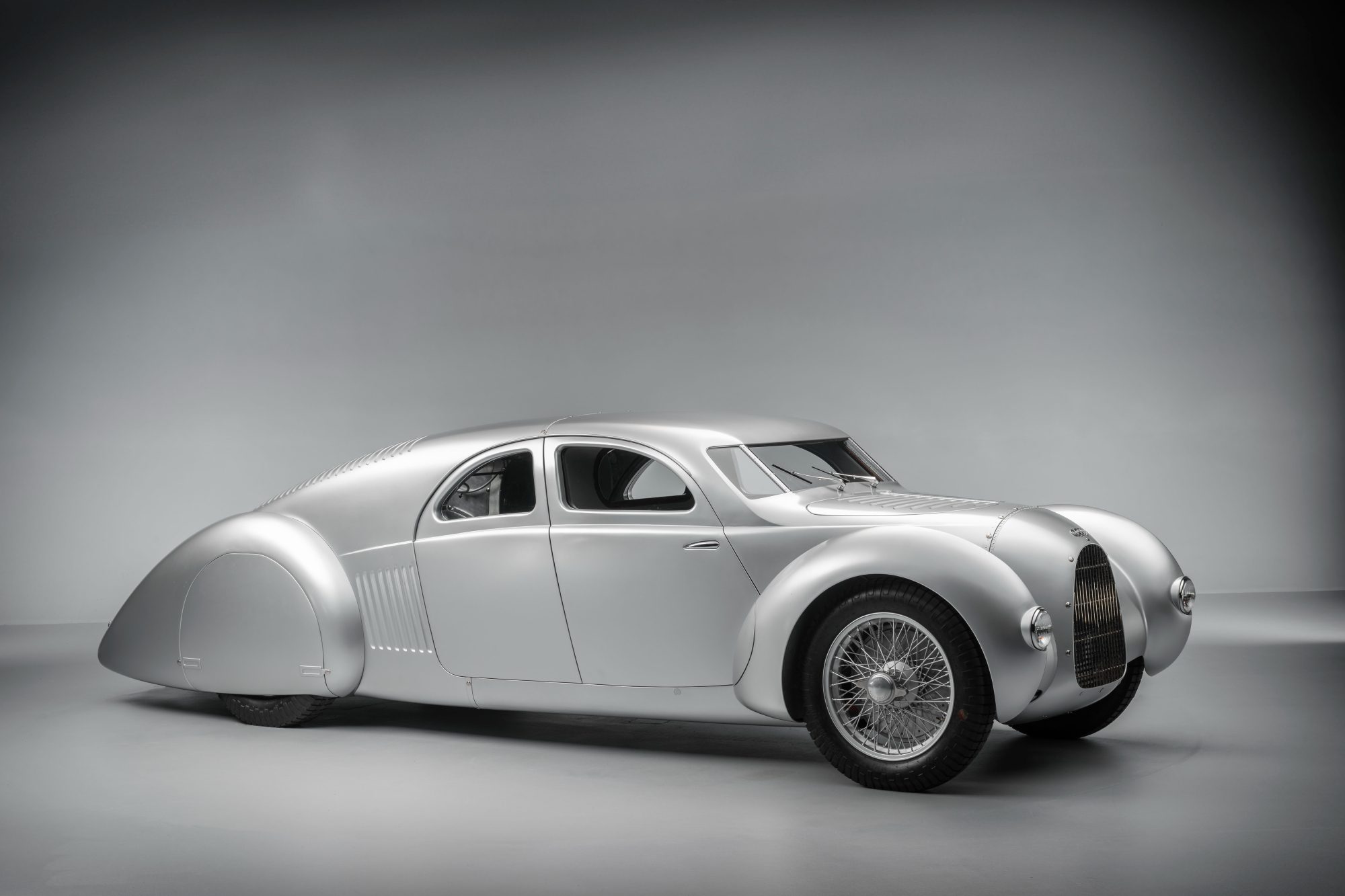 2023 Audi Schnellsportwagen with closed doors, roof, trunk, and bonnet.