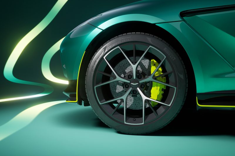 Aston Martin DBX707 AMR24 Edition left front quarter wheel, brakes, quarter panel.